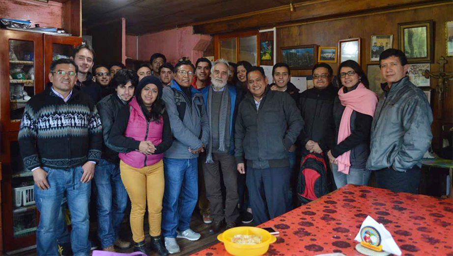 Estudiantes y docentes de la UPS visitan al Padre Antonio Polo en la misión salesiana de Salinas de Guaranda
