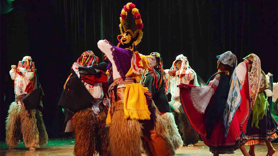 Presentación del Ballet Folclórico Ayawayra de la sede Guayaquil