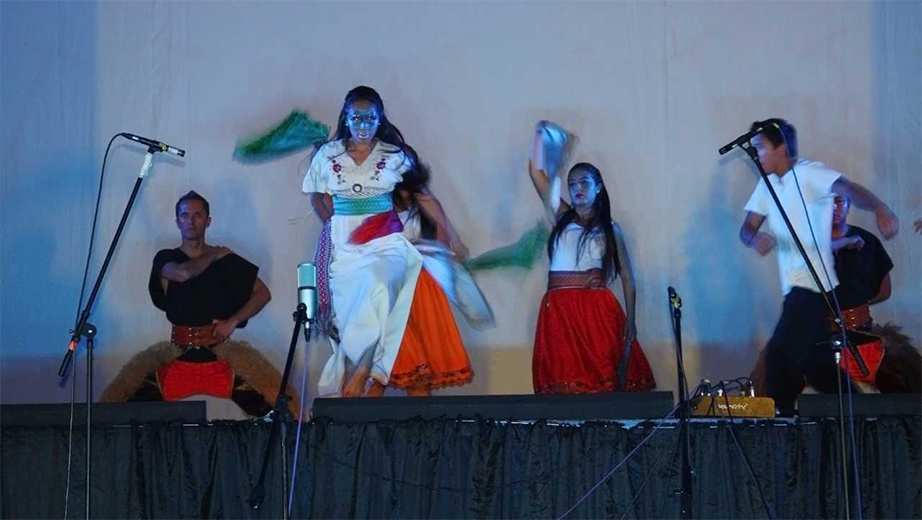 Grupo de Danza Ecuatoriana cautivó a los asistentes y llamó su atención sobre el cuidado del ambiente
