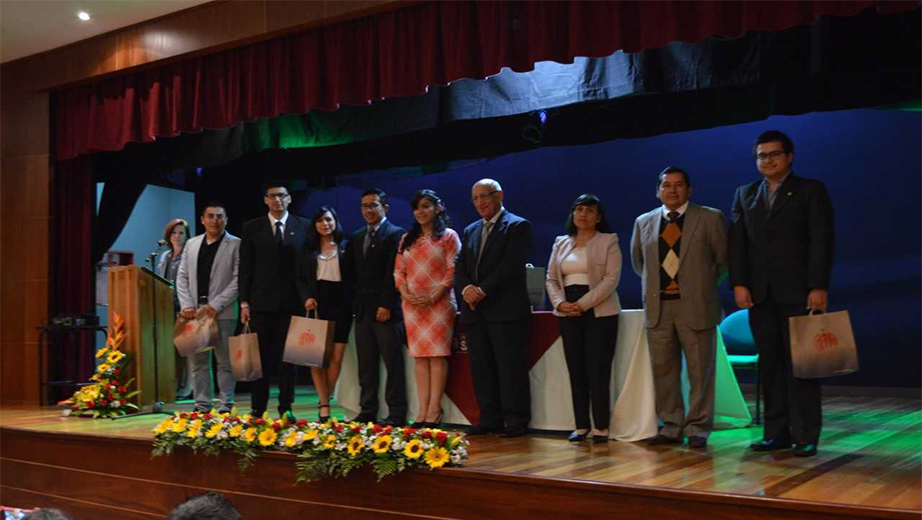 Estudiantes y docentes ganadores de premios nacionales e internacionales recibieron un presente por parte de la UPS