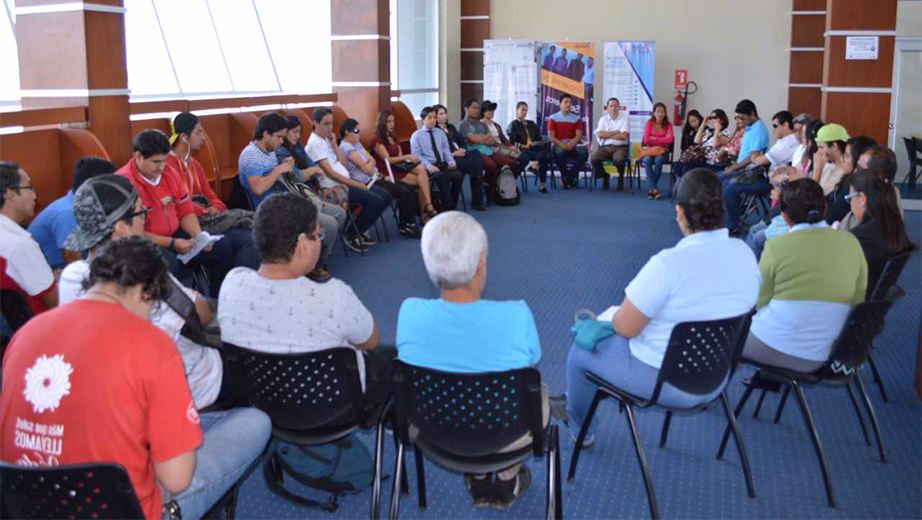 Conferencia sobre inclusión laboral de personas con discapacidad visual en la UPS Sede Guayaquil