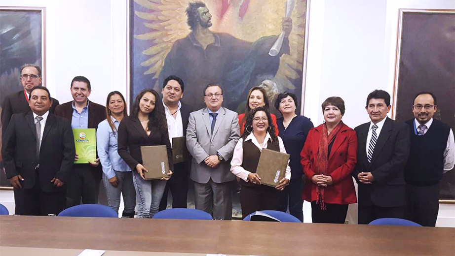 Representantes de la UPS, COMAGA, Fundación Sedal, SECAP, Fundación Tierra Nueva y la Casa Don Bosco