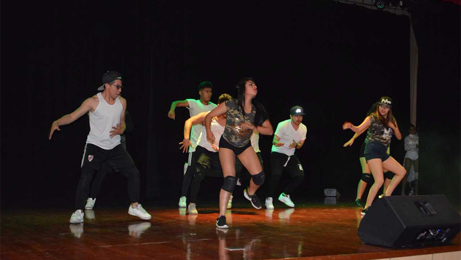 Grupo de Danza Urbana de la UPS sede Quito