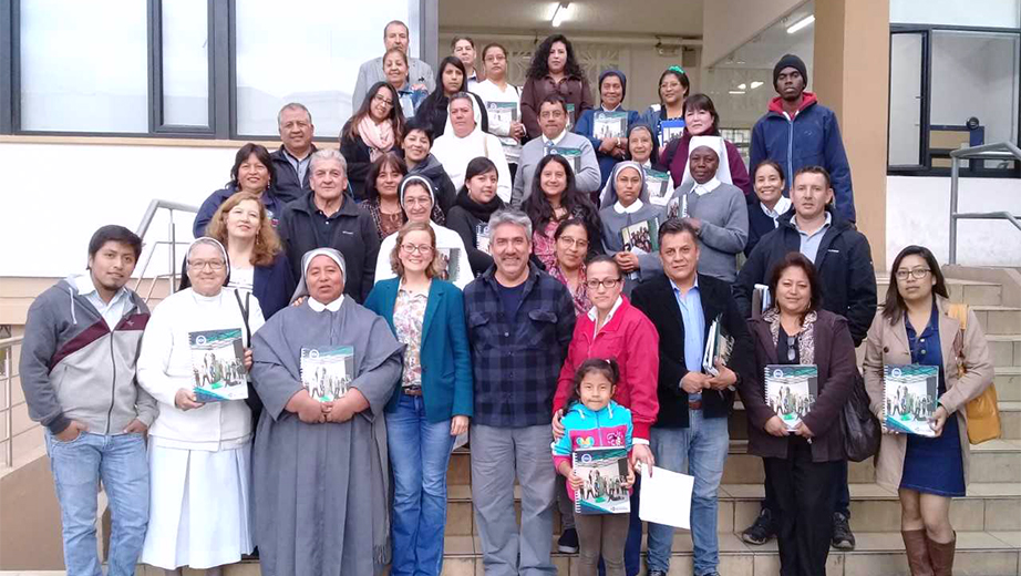 Equipo de la Pastoral Universitaria de la Sede Quito con representantes de instituciones de la ciudad
