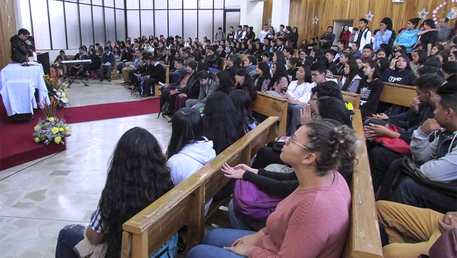 Autoridades, estudiantes, docentes y personal administrativo de la Sede Quito participan de la eucaristía
