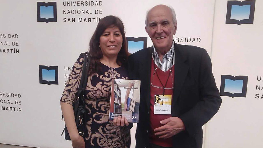 Docente Floralba Aguilar con el filosófo Carlos Cullen en el IV Congreso Latinoamericano de Filosofía de la Educación