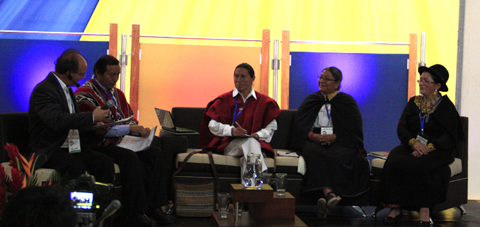 Panel de intelectuales y líderes/lideresas indígenas: Nina Pacari, Vicente Chato, José Delgado y María Andrade