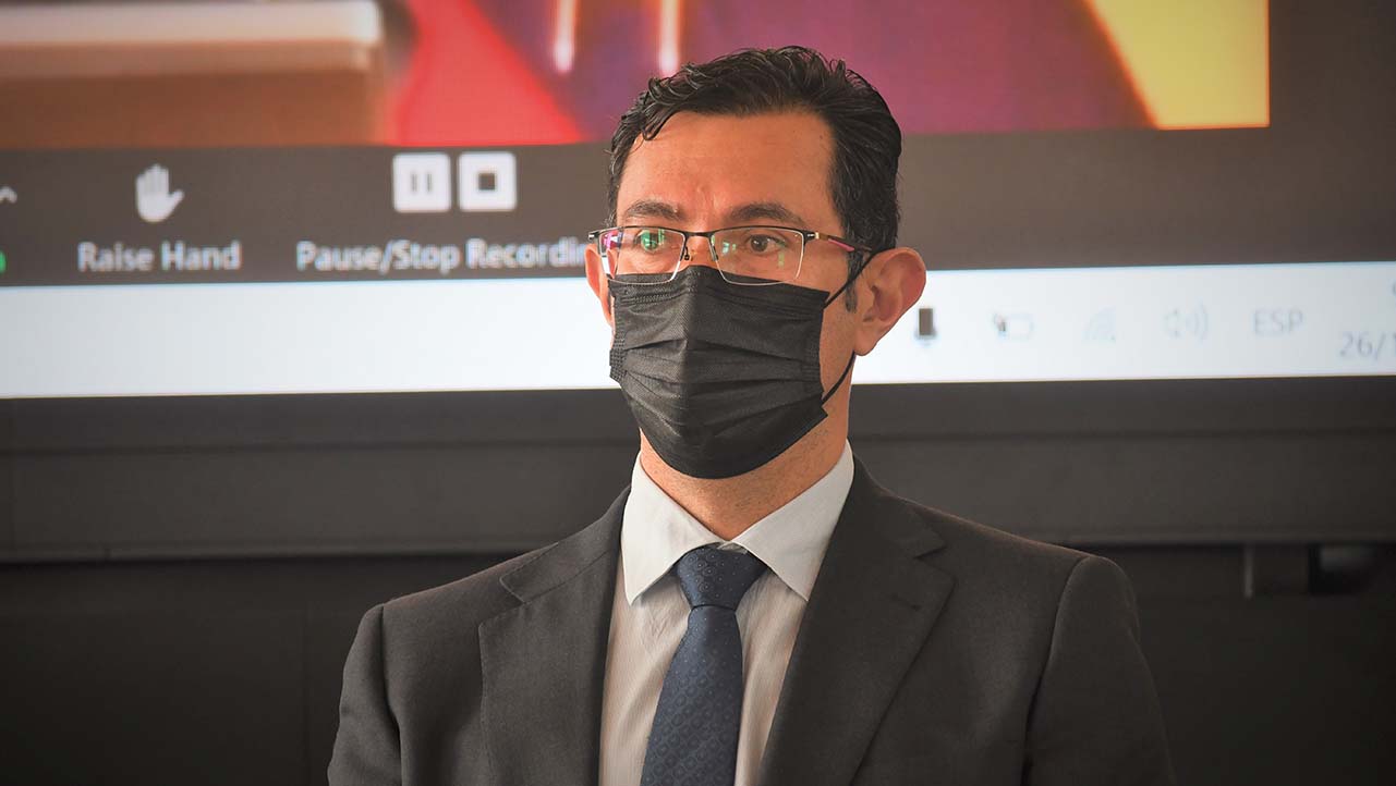 Fabricio Espinoza, director de la carrera de Ingeniería Automotriz durante la ceremonia de inauguración