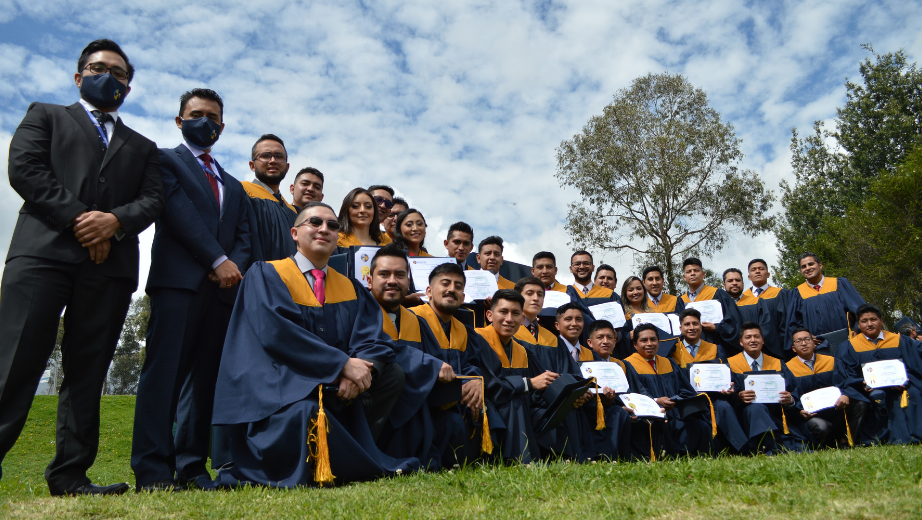 Graduados de las carreras de Electricidad y Electrónica y Automatización