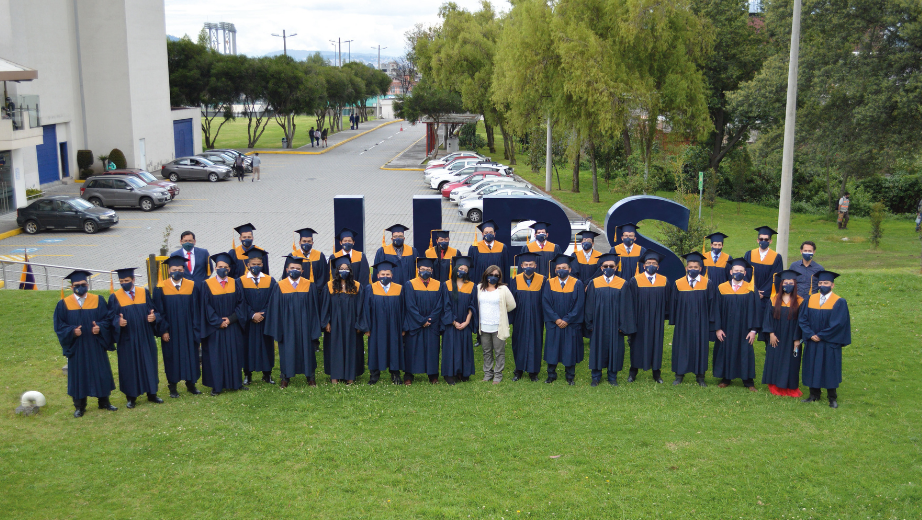 Graduados de la carrera de Mecánica