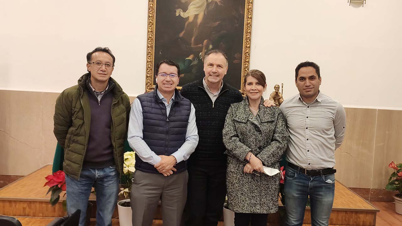 (De izq.) Vicerrector General UPS, Fernando Pesántez; Rector UPS, P. Juan Cárdenas; Rector Mayor, P. Ángel Fernández Artime; Vicerrectora de la sede Quito, María Sol Villagómez y el S.T. de Gestión Web y RRSS, Pedro Rodríguez