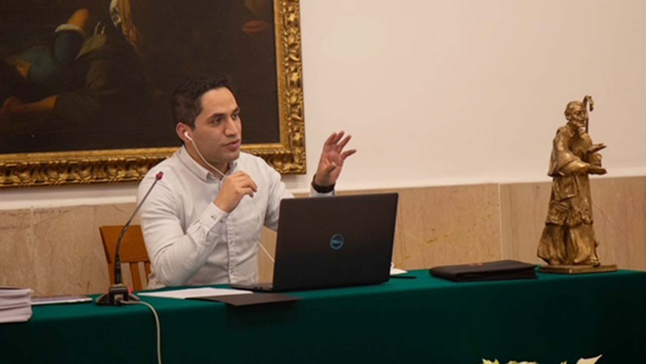 Pedro Rodríguez durante su presentación sobre el Portal Web de las IUS