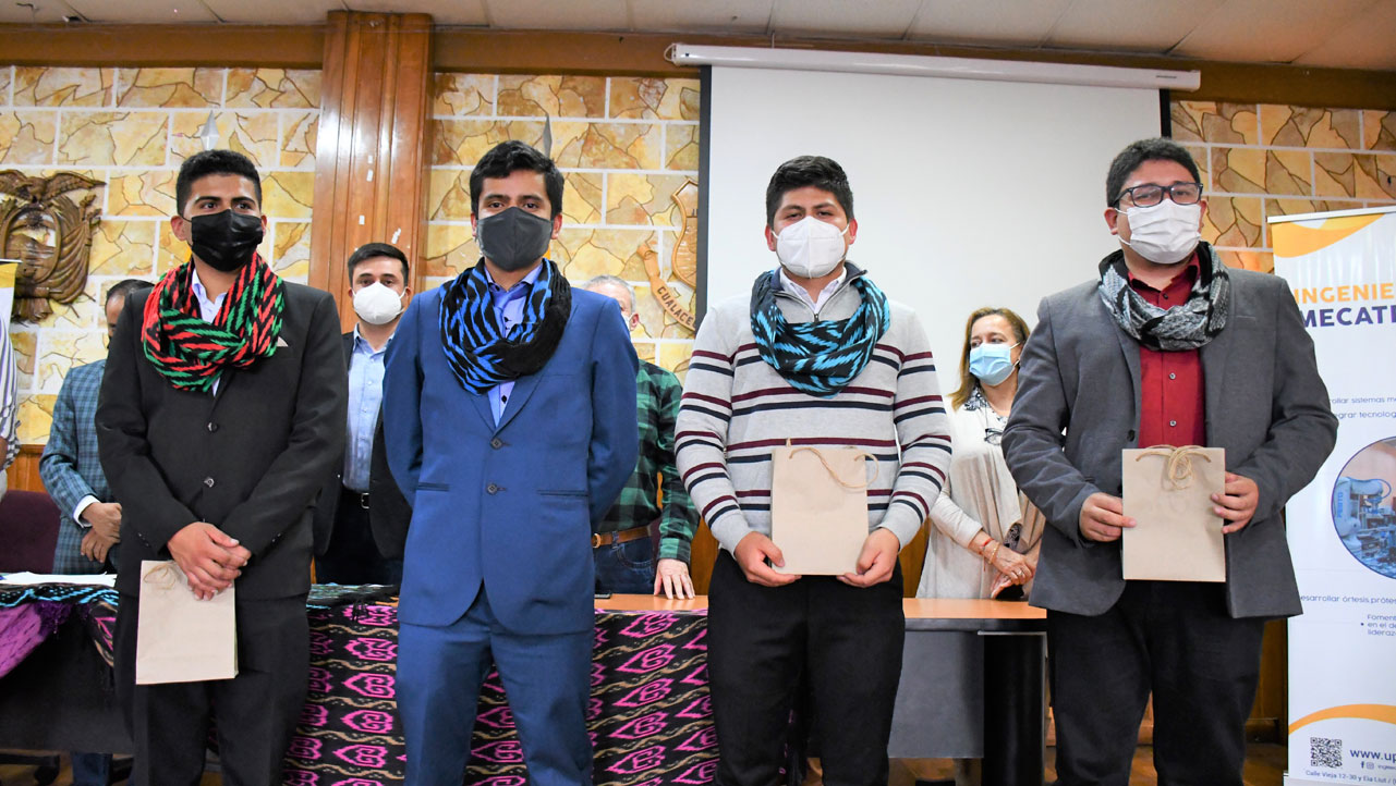 Estudiantes desarrolladores de proyecto 