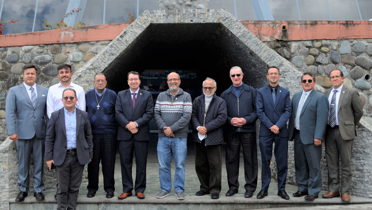 Autoridades UPS junto al Padre Hugo Orozco, Consejero Regional de Interamericana