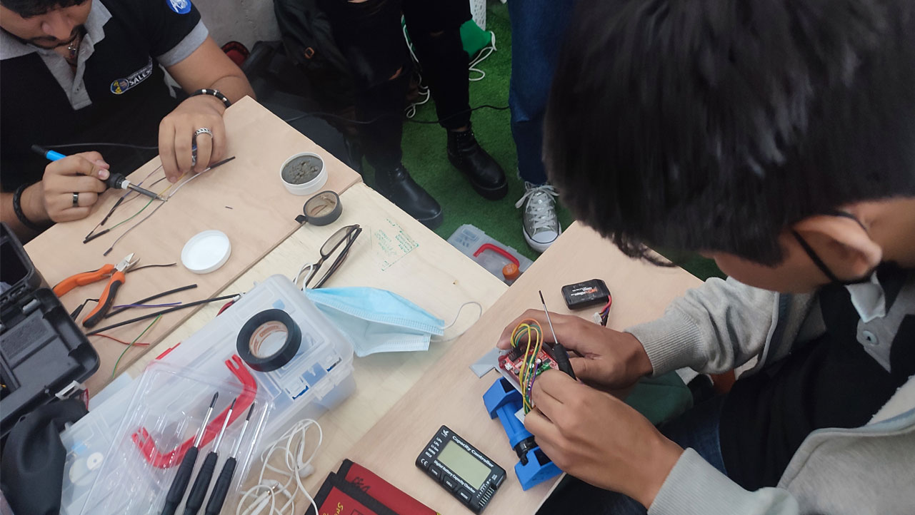 Club de Robótica de la sede Guayaquil obtiene el primer lugar del ILABot 2022
