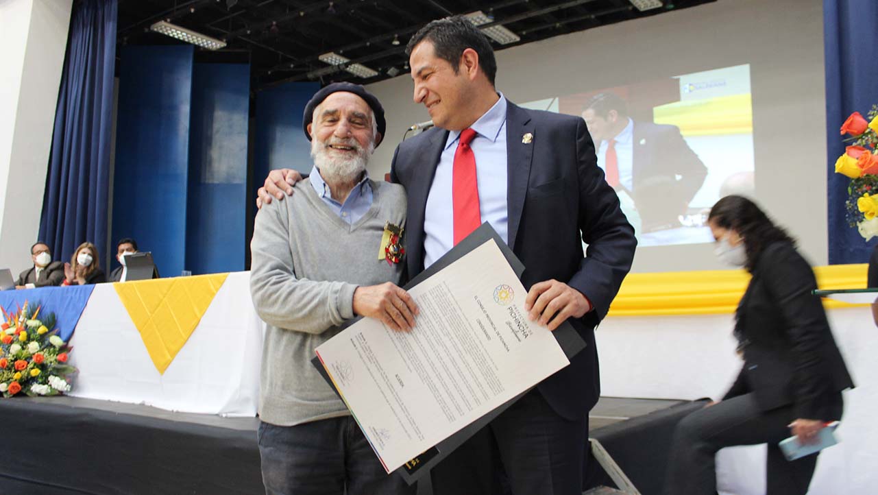 Viceprefecto de Pichincha entrega reconocimiento al P. Antonio Polo