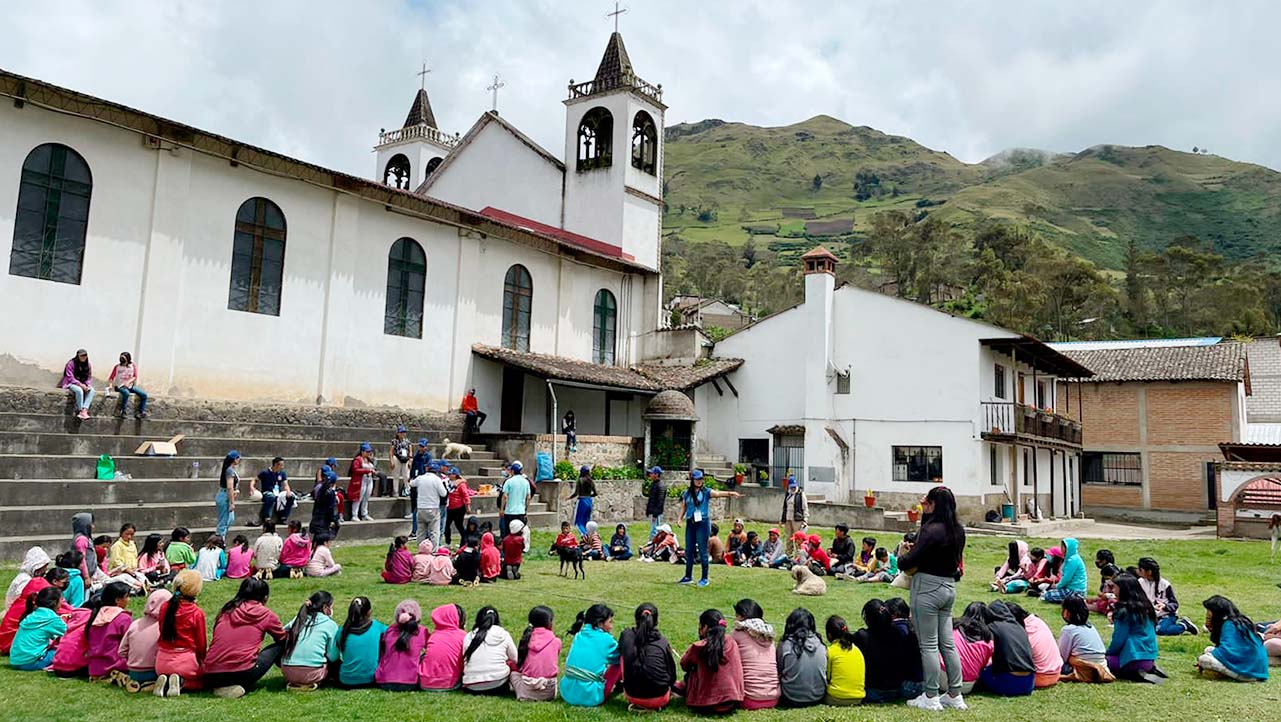 Trabajaron junto con los pobladores, en especial con adultos mayores, niños y niñas