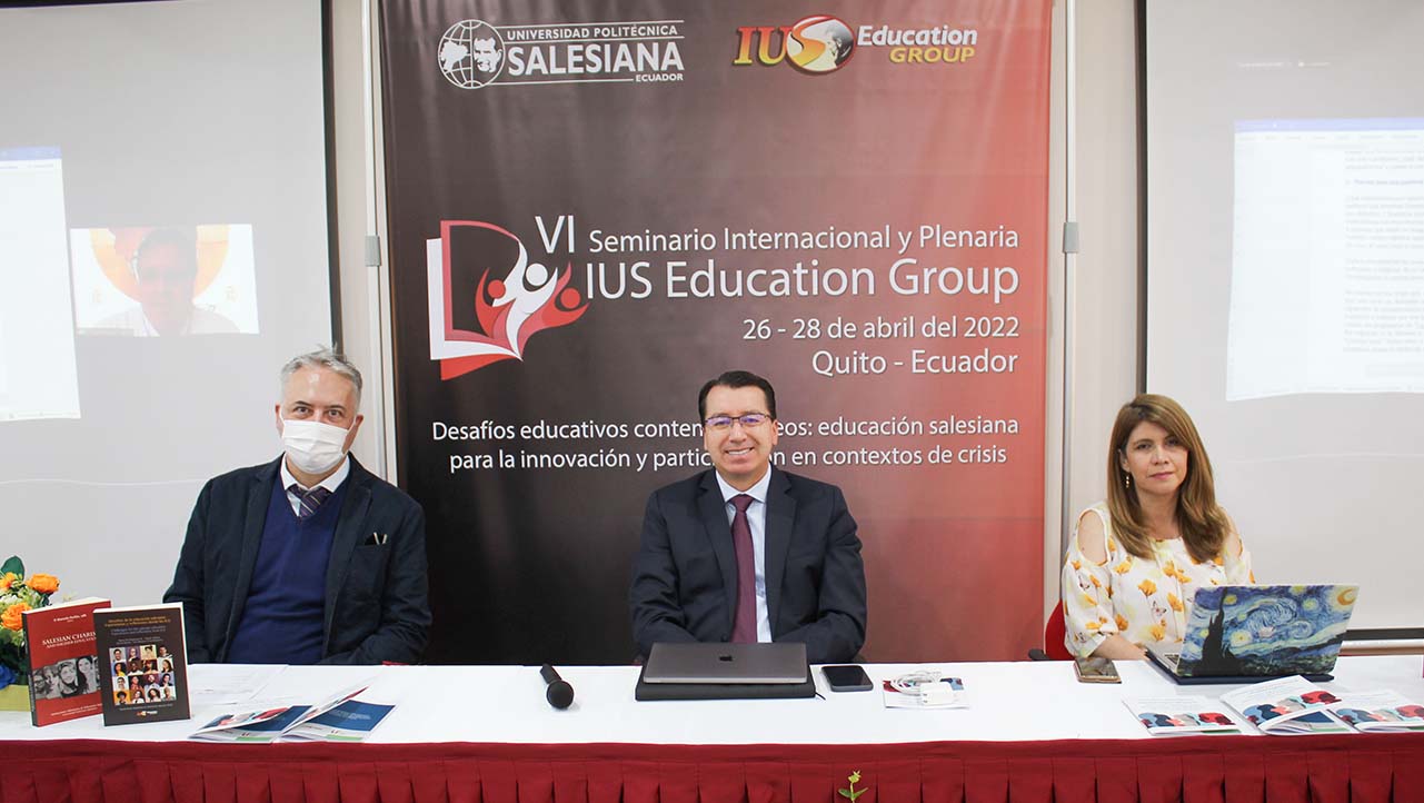 (De izq.) P. Alessio Rocci, P. Juan Cárdenas y María Sol Villagómez durante la inauguración del VI Seminario