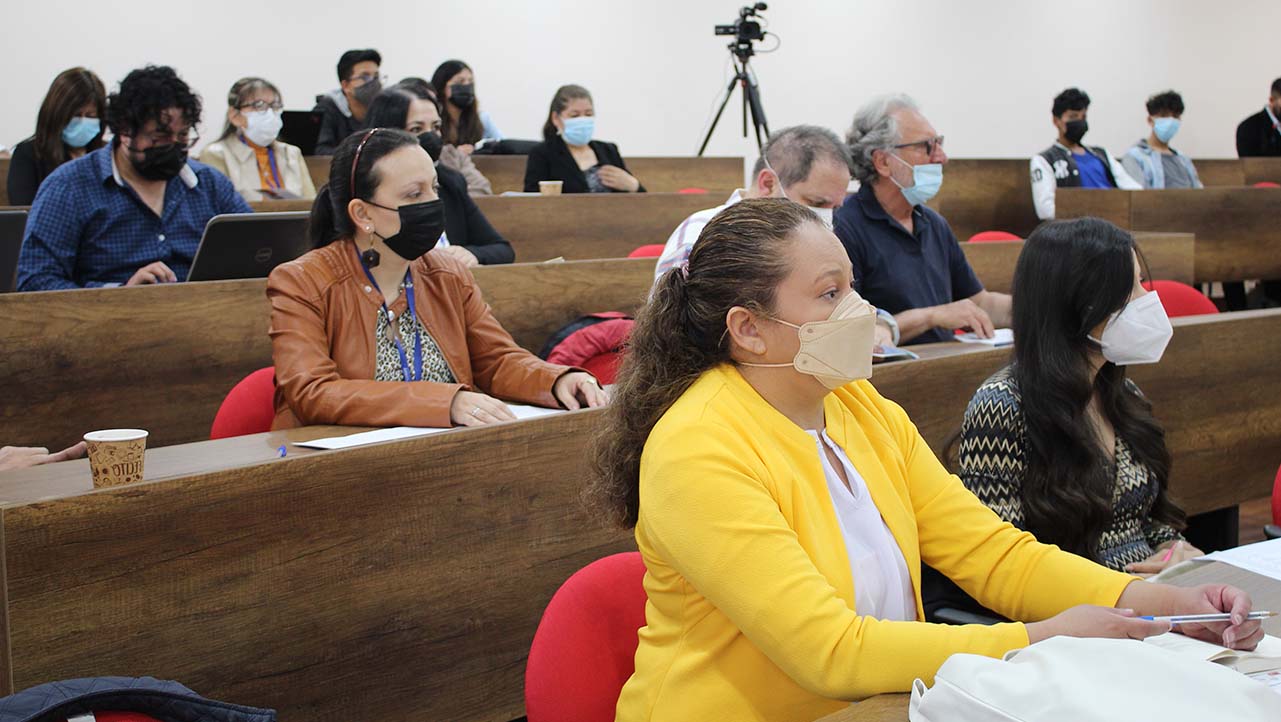 Estudiantes, docentes y participantes en la inauguración del VI Seminario Internacional y Plenaria IUS Education Group