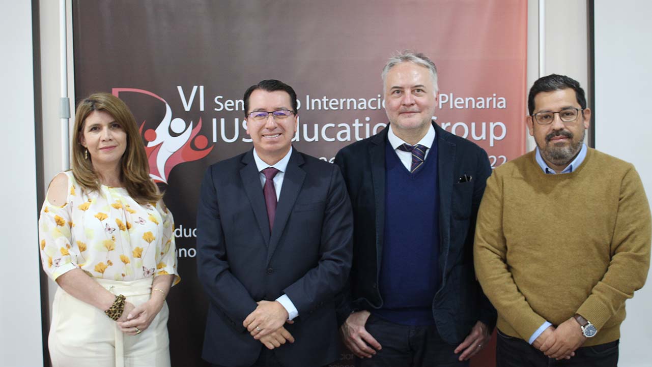 (De izq.) María Sol Villagómez, P. Juan Cárdenas, P. Alessio Rocci y P. Alejandro Rodríguez