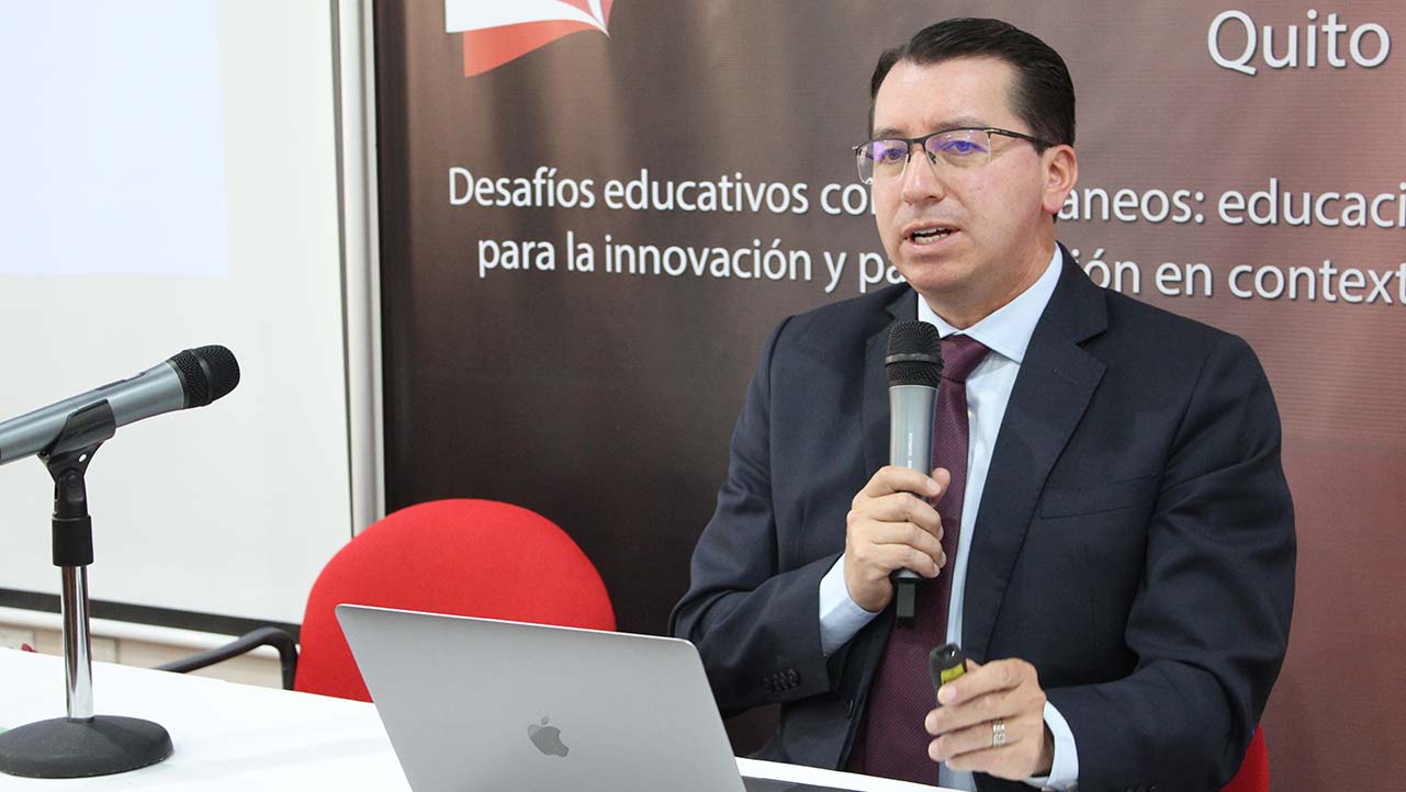 P. Juan Cárdenas, da la bienvenida al VI Seminario Internacional y Plenaria IUS EG 