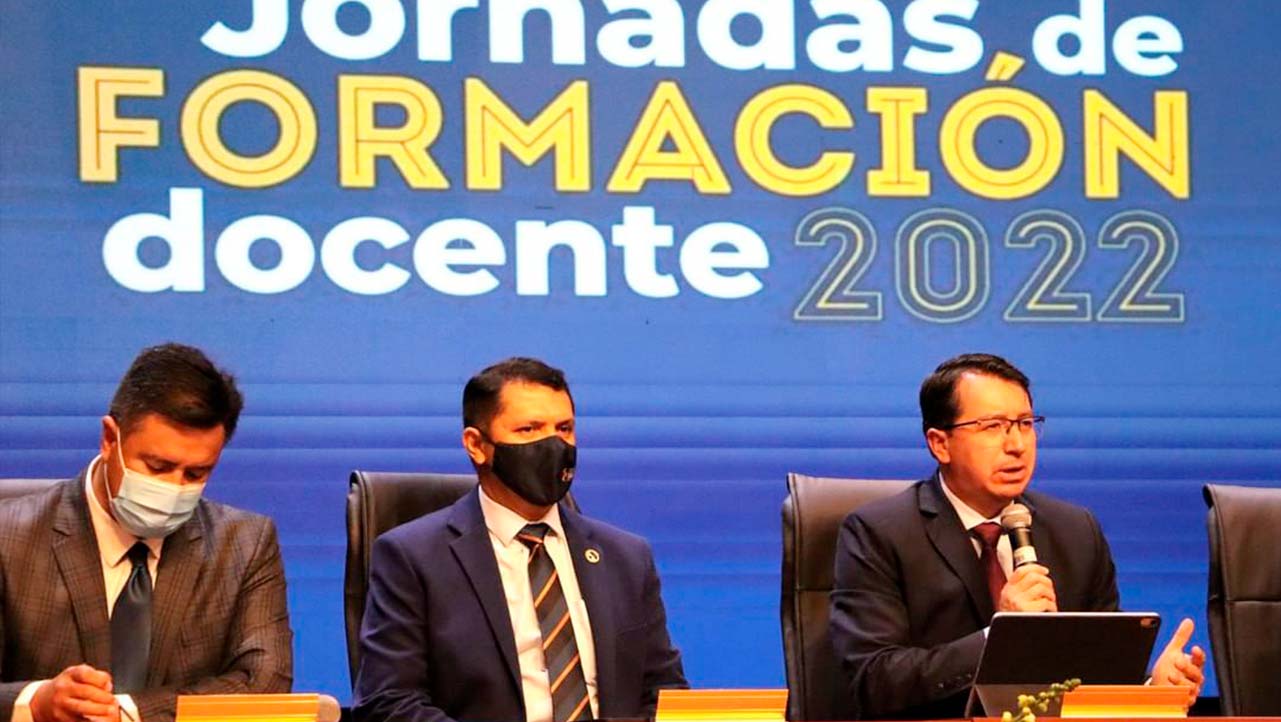 (de izq.) Diego Peñaloza, Raúl Álvarez y P. Juan Cárdenas durante la bienvenida los docentes de la sede Guayaquil