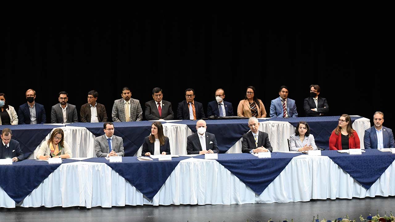 Rectores y Vicerrectores  de las Instituciones de Educación Superior del Ecuador durante clausura del evento