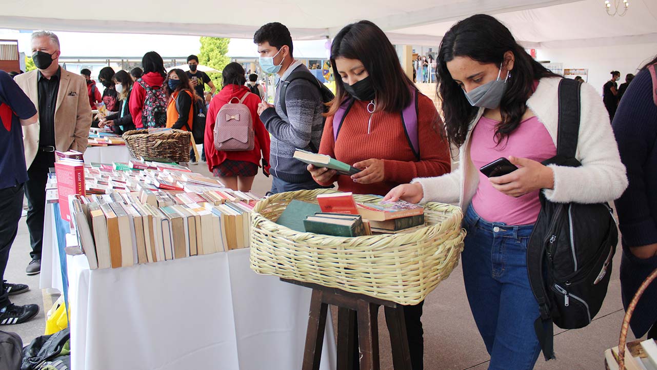 Feria del libro desarrollado en el campus El Girón de la sede Quito