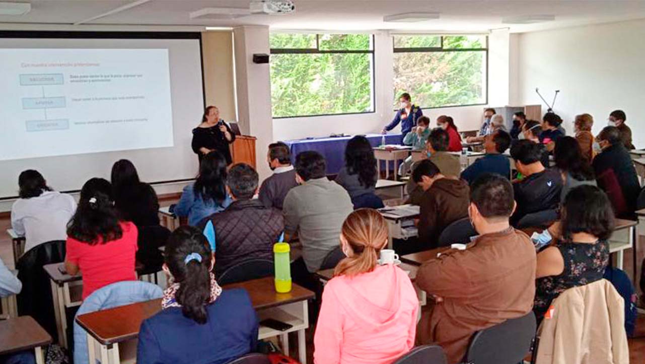 María José Boada, coordinadora del Centro Psicológico P. Emilio Gambirasio, expuso el tema “Una universidad que escucha y acompaña al joven”