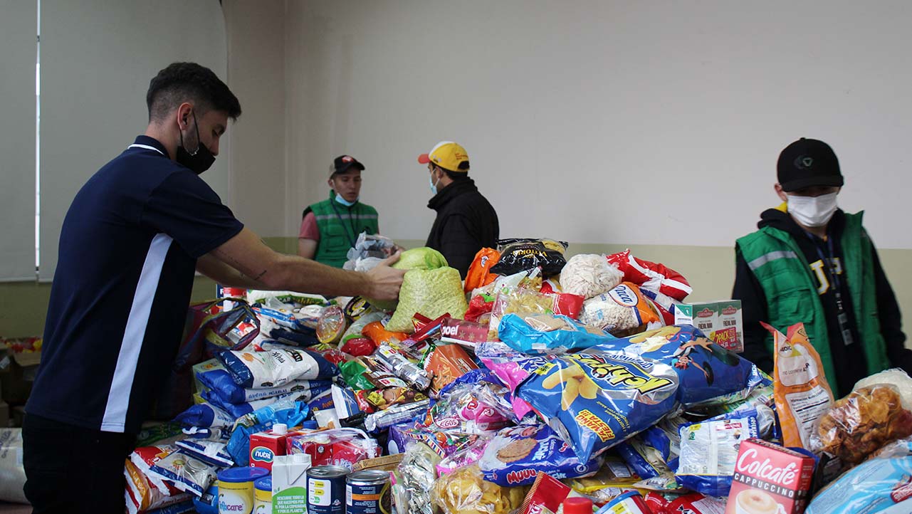 Se adecuaron aulas para recibir las donaciones que llegan en grandes cantidades cada día