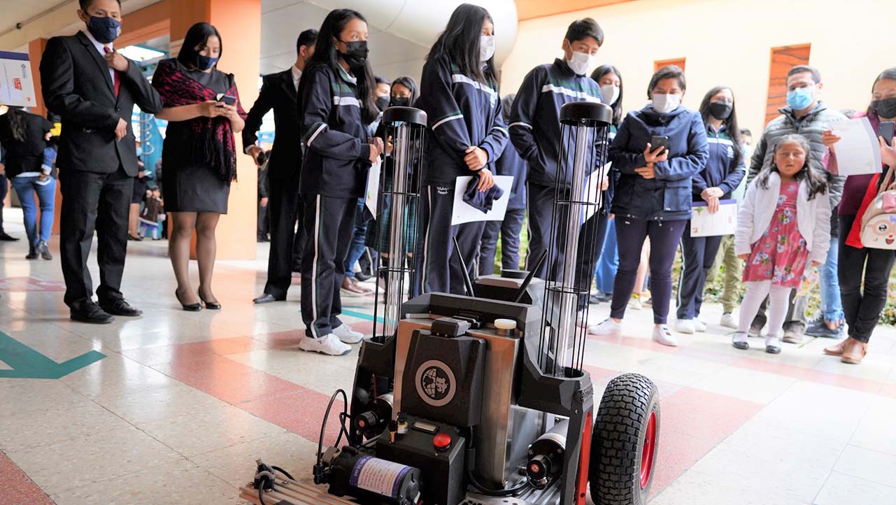 Exposición del Robot de Desinfección de la UPS