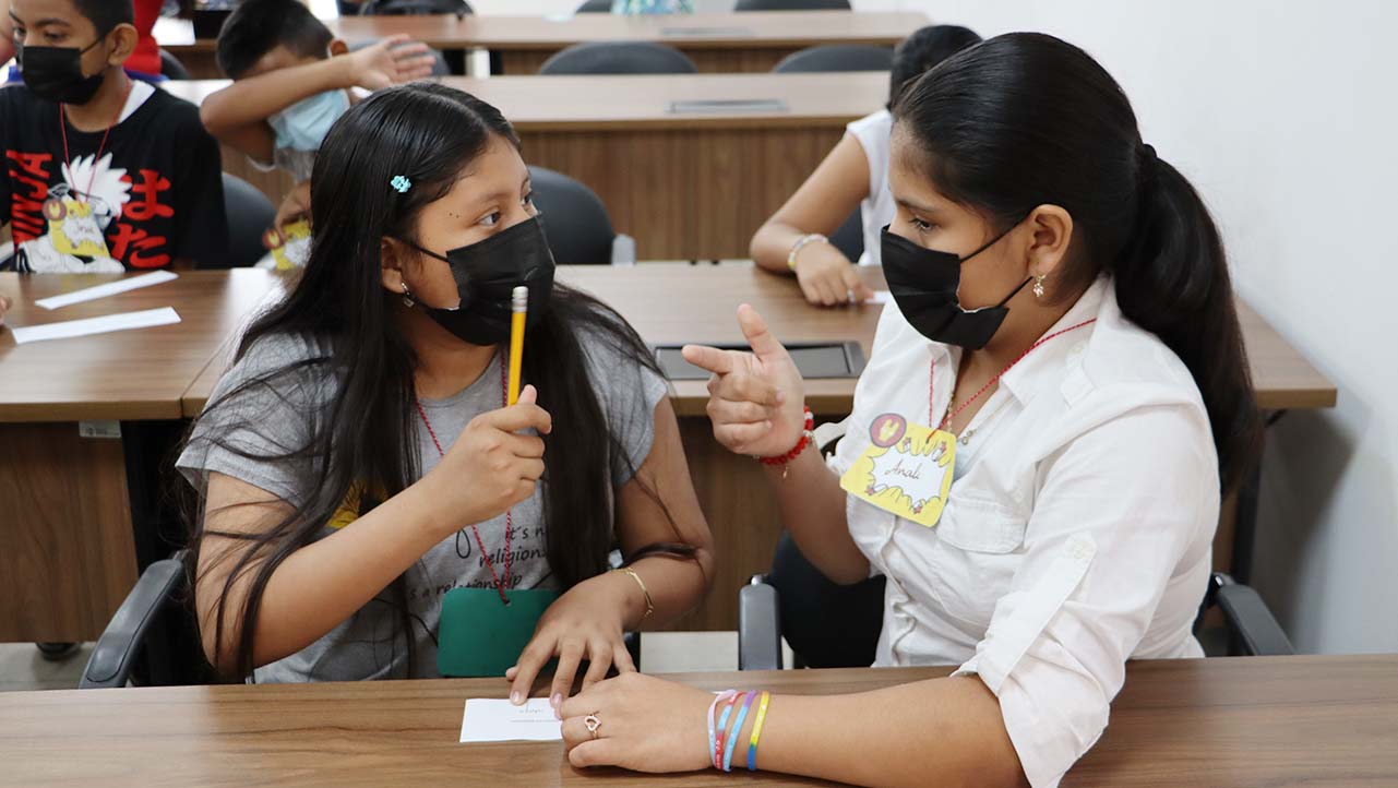 Estudiantes de Educación participan de las actividades junto a niñas y niños participantes del proyecto de vinculación