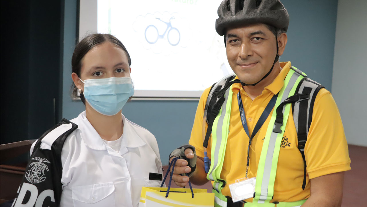 La innovación automotriz de la UPS, llega a los futuros bachilleres del país