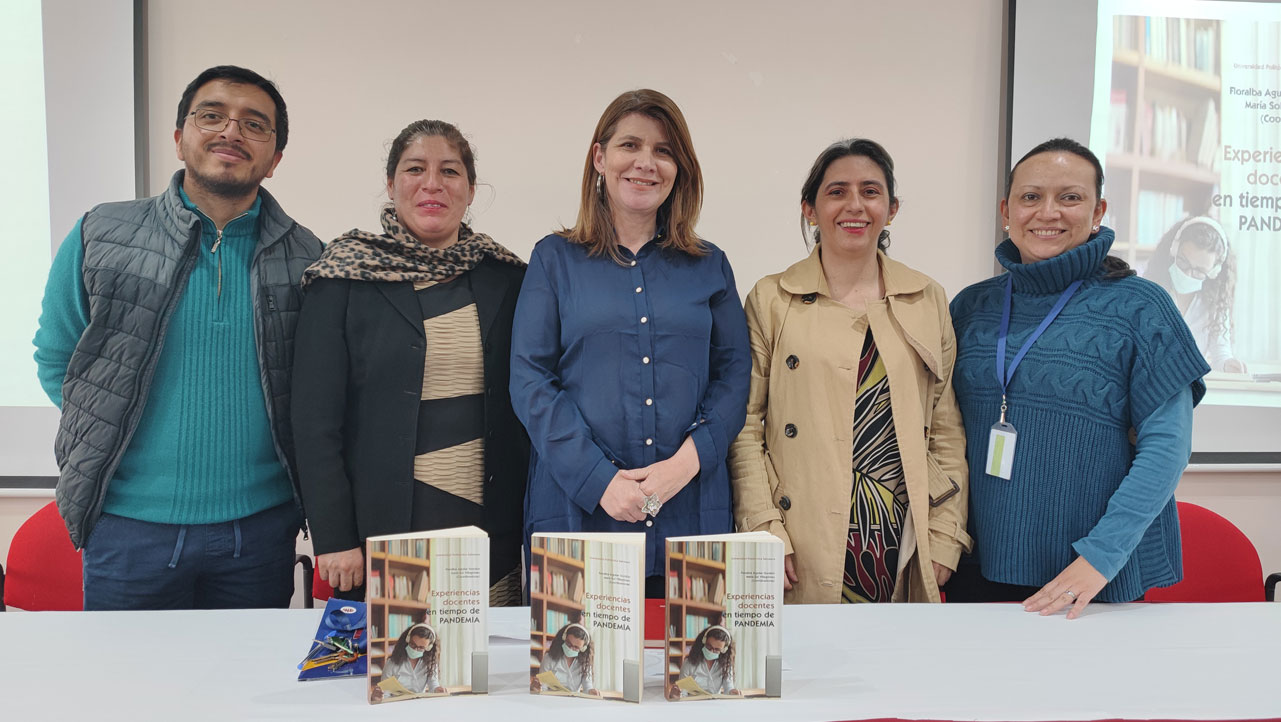 Autores del libro luego de la presentación en el aula magna del campus El Girón. 