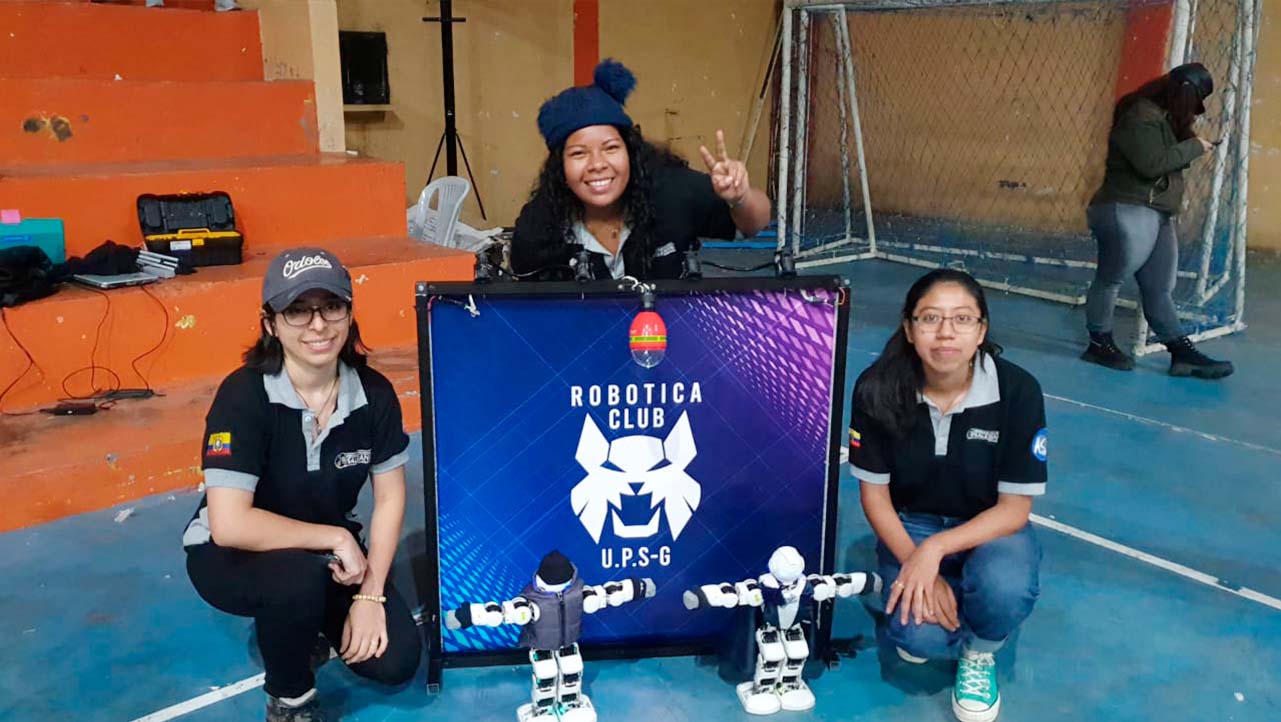 Delegación del club de Robótica de la sede Guayaquil durante su participación en el ChaskiBots