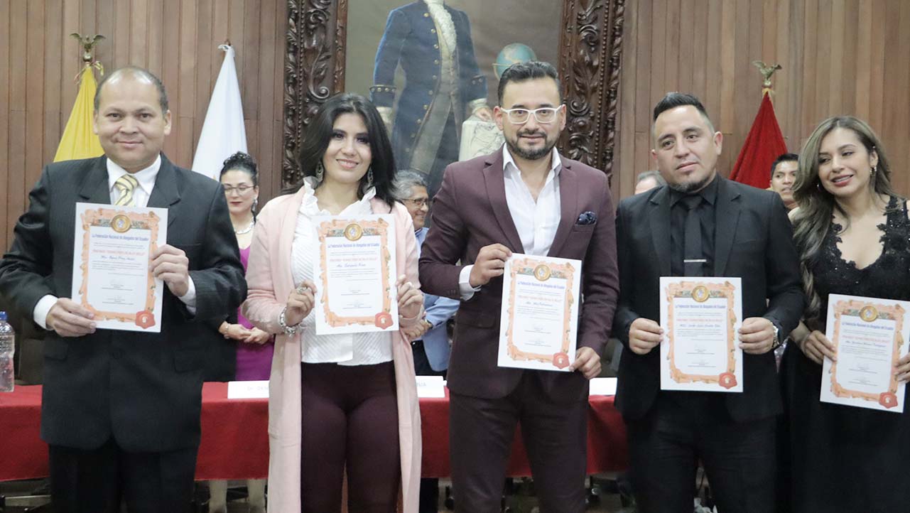 Director de la carrera de Derecho (primero a la izq.) junto a otros profesionales del área