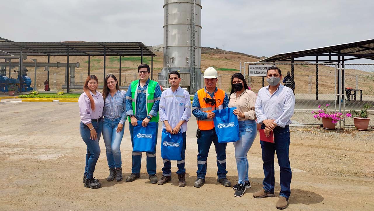Estudiantes durante su visita técnica