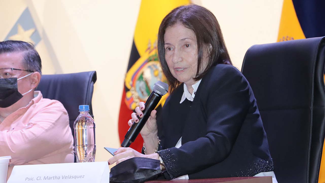 Psicoanalista Martha Velásquez durante su presentación en el conversatorio: “Depresión y conducta suicida”