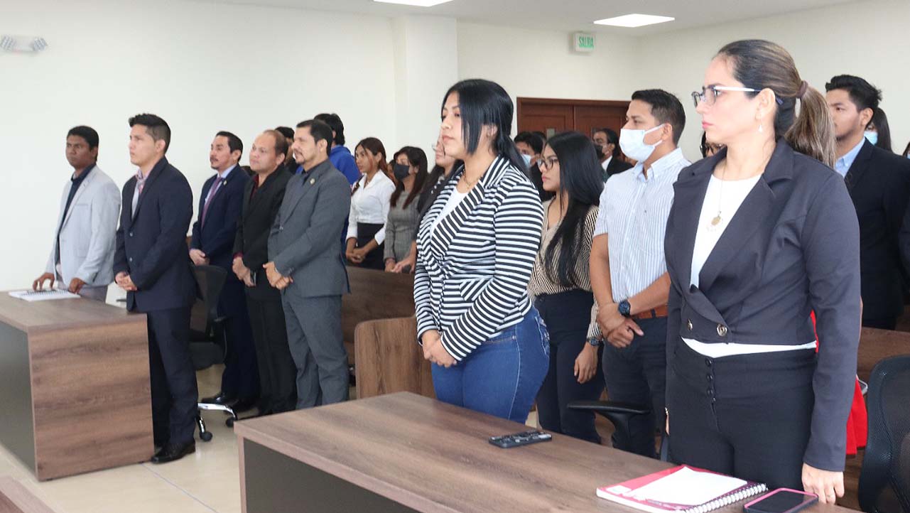 Parte del Estrado en los espacios del tribunal en la sede Guayaquil