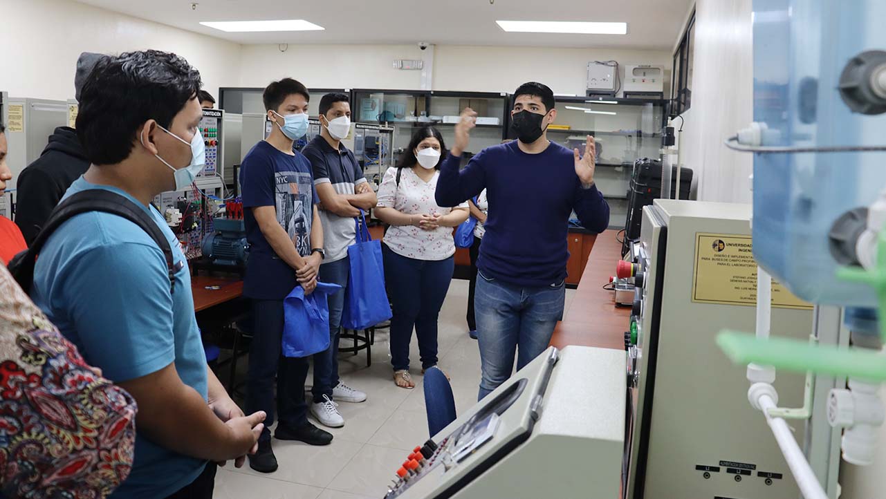 Demostración de laboratorios de Ingeniería Industrial