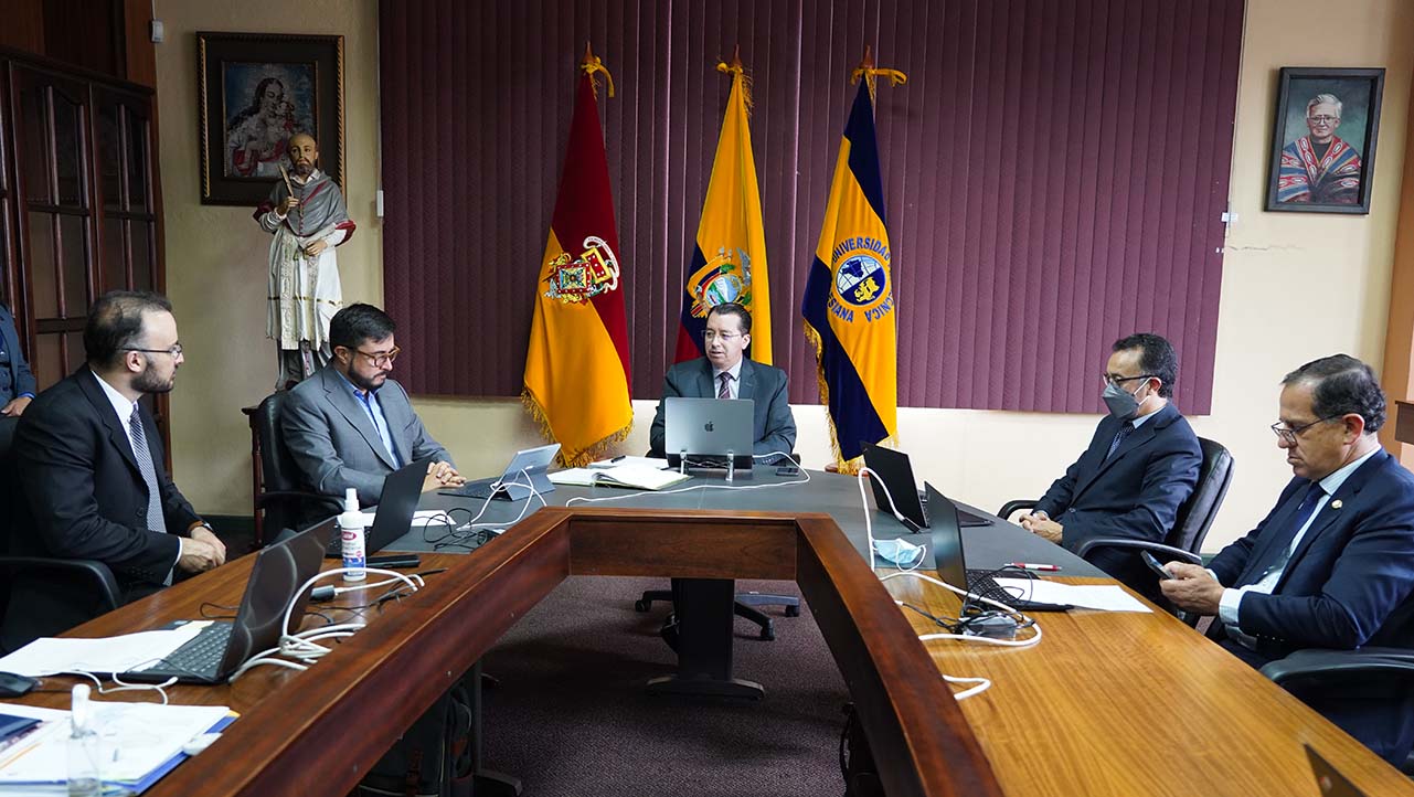 Sesión del Consejo Superior durante la posesión del nuevo Vicerrector de Posgrados de la UPS