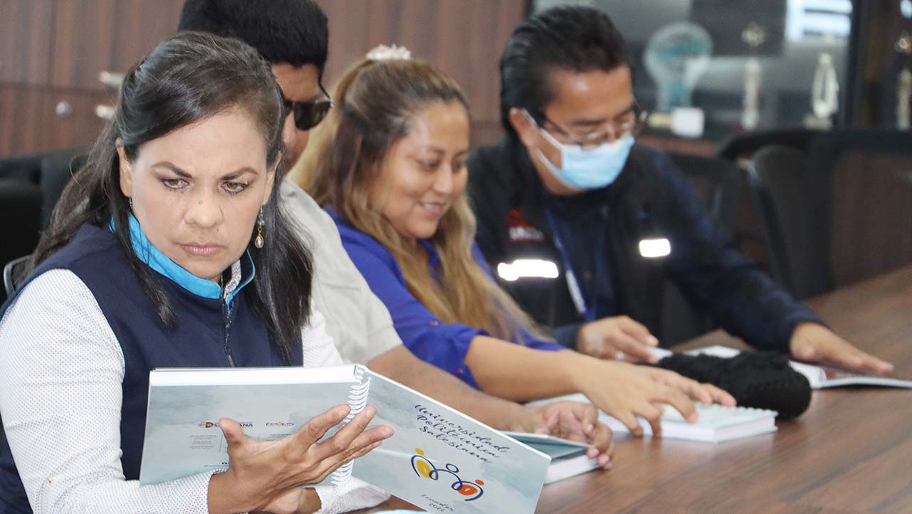 Miembbros de la Cátedra UNESCO y de la Red RAITI junto a docentes y estudiantes colaboradores