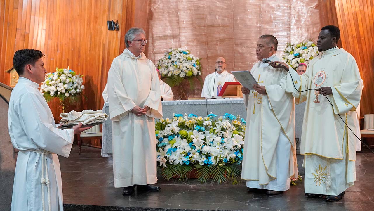 Posesión del P. Marcelo Farfán como Inspector de los Salesianos en Ecuador y Canciller de la UPS