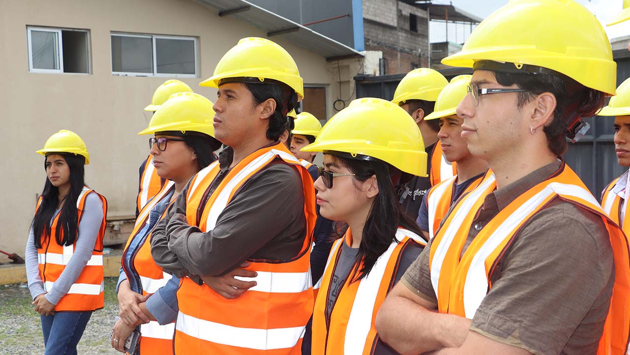 Experiencias adquiridas en visita técnica a la Subestación Eléctrica de Daule