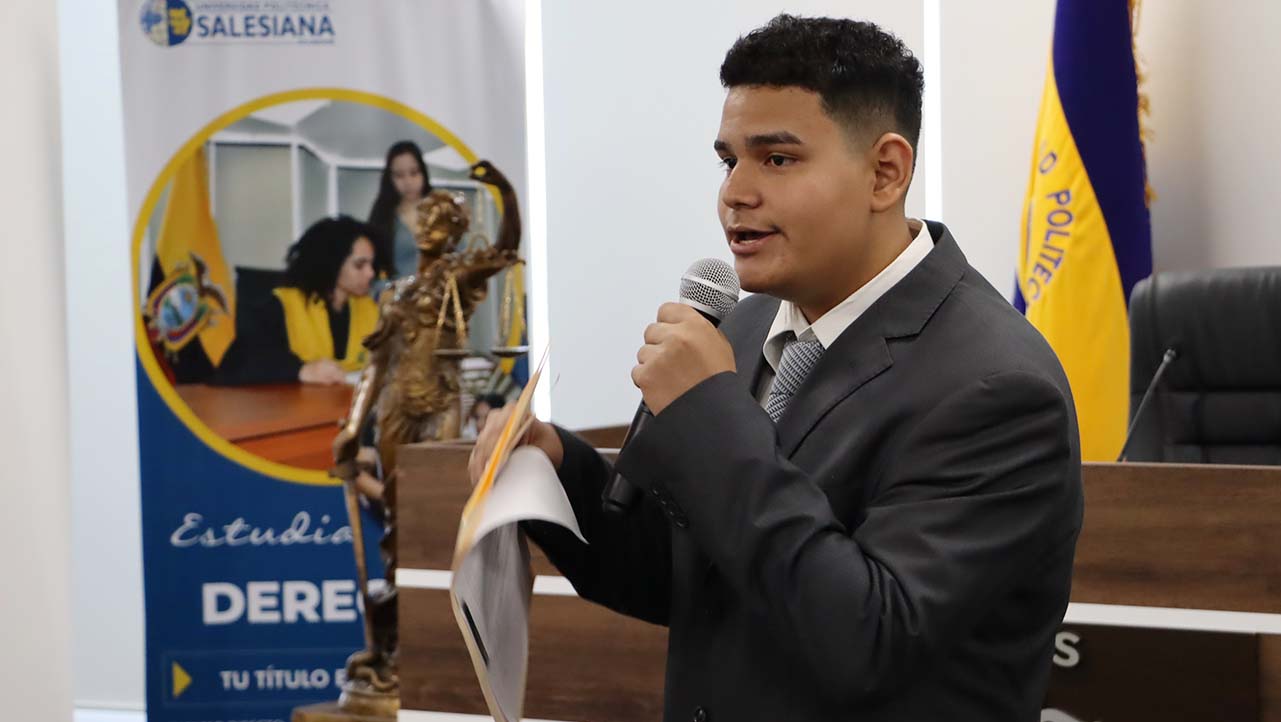 Estudiante de Derecho durante su intervención en la simulación de audiencia