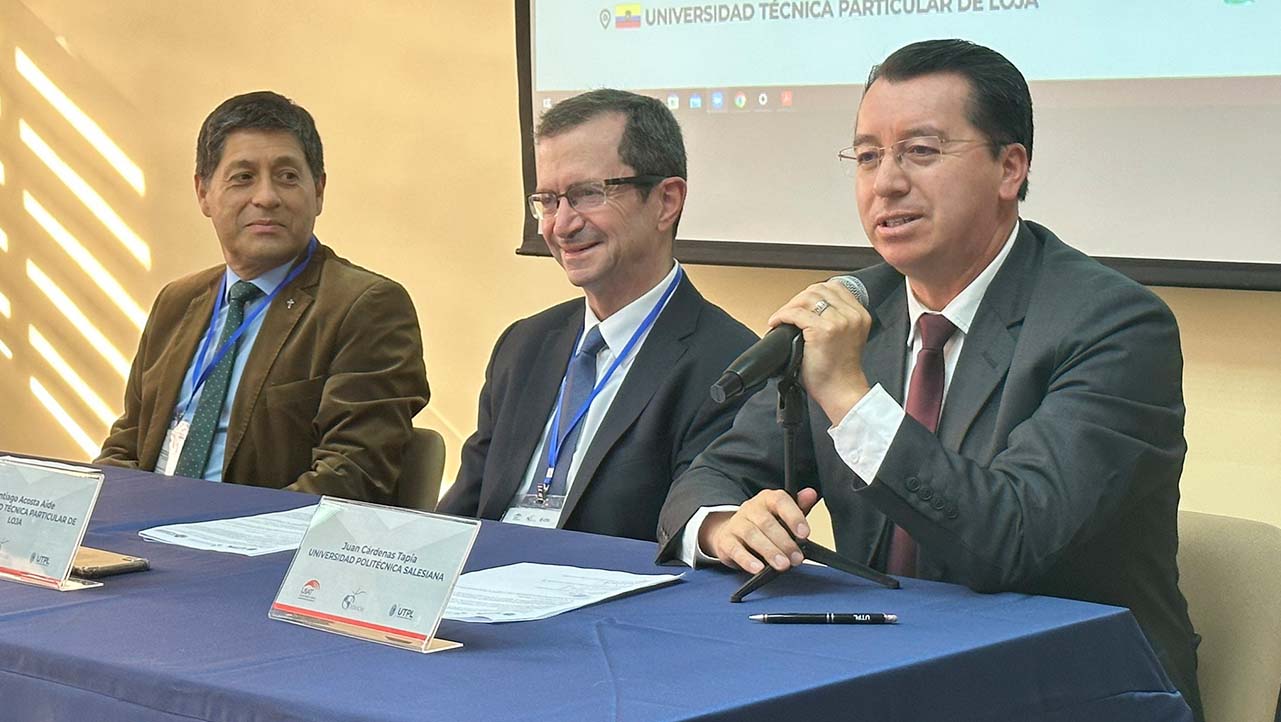 P. Juan Cárdenas, Rector de la UPS durante su intervención en la firma del Acta de Constitución