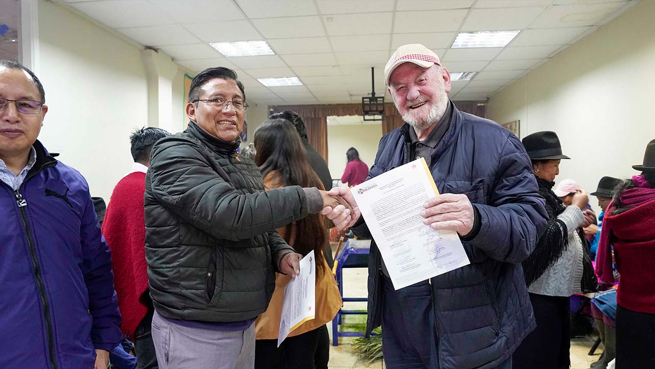 Entrega del proyecto al P. Pío Baschirotto