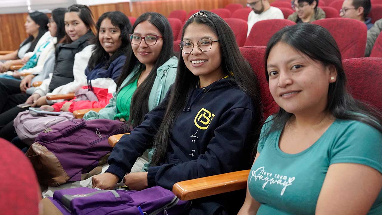 Estudiantes de la UPS durante el evento