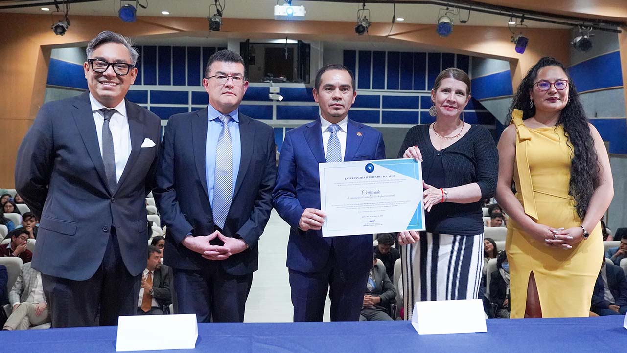 (De izq.) Paúl Ocaña, Jorge Rengel, Ángel Torres, María Sol Villagómez y Andrea Llumipanta
