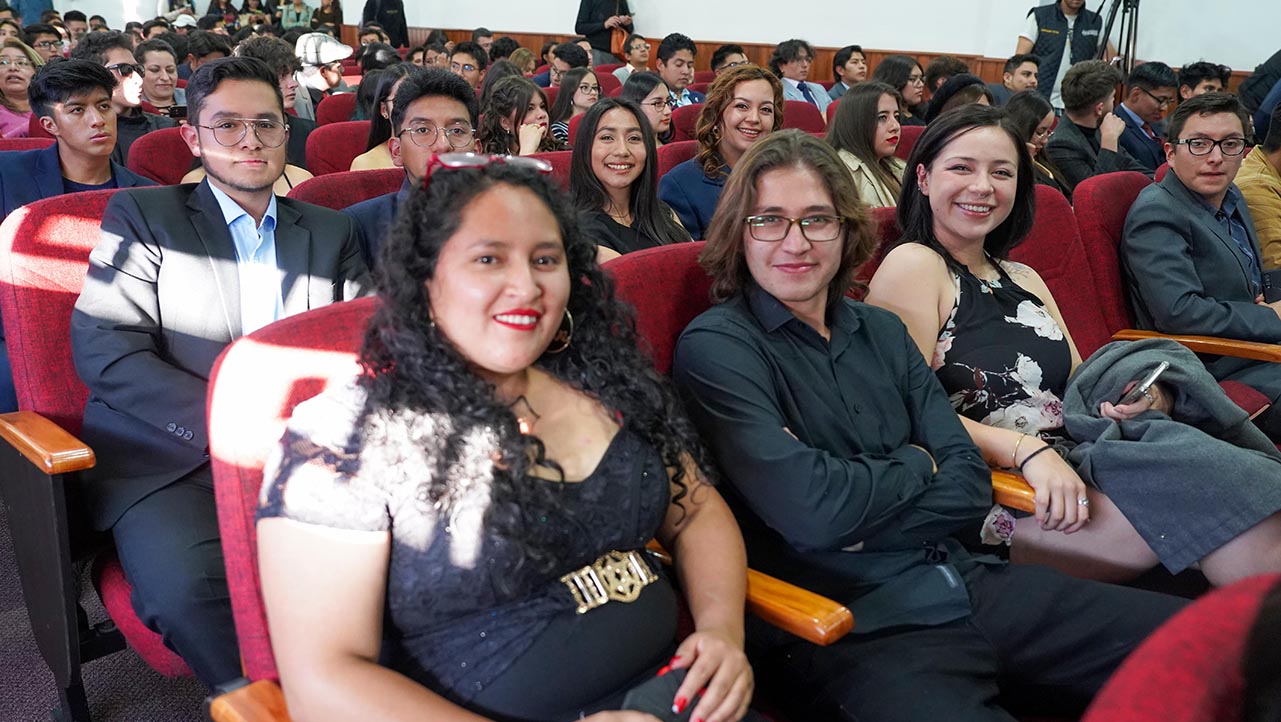 Estudiantes y directivas de las carreras de la sede Quito 